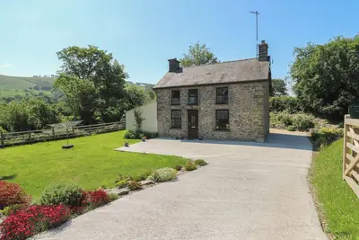 Image de Felin Gogoyan, pet friendly, with hot tub in Llanddewi-Brefi