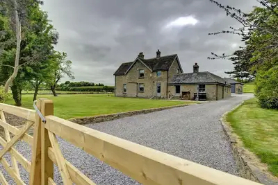 Image de The Farm House, pet friendly, luxury holiday cottage in Barton