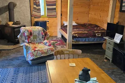 Image de Tranquil cabin with WiFi in charming Wisdom, Mt. \nThe peace of mind is so quiet