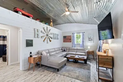 Image de Charming 2-bedroom barn in, Foley 8 miles to Beach, dogs welcome, near Sportplex