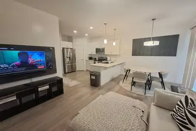 Image de *Chic Modern 4bdrm Home- 2 King Bed, 2 living room*