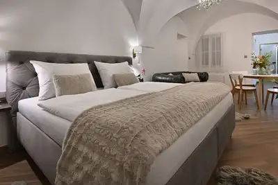 Image de Welcome to Kaiserstein Palace Apartments – Luxury Living in the Heart of Prague.