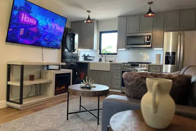 Image de Charming 1-Bedroom Guest House Near Nrg with a Level 2 Fast Ev Charger