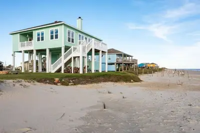 Image de Dog-friendly waterfront house on the beach with great views, perfect location