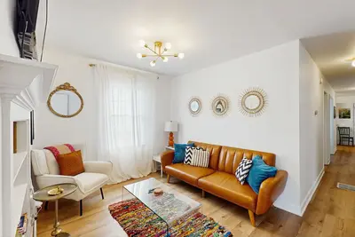 Image de Cozy Historic Savannah Retreat with Shared Patio for Outdoor Dining