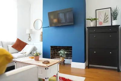 Image de Blue Chester | 3-Bed Stylish Stay • Patio • Wi-Fi • Walk to City Centre