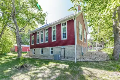 Image de Devil's Lake Schoolhouse-walk to beach and restaurants!