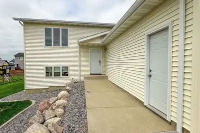 Image de Spacious/Clean 4 Bedroom 2 Bathroom Home away from Home.