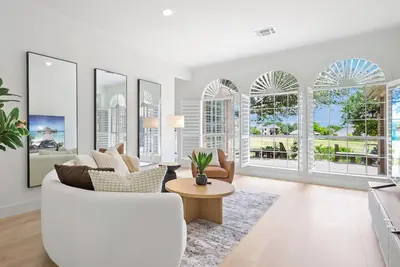 Image de 5 Beds Luxury Retreat on Golf Course