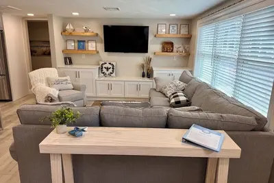 Image de \"A Buoy & a Gull’s Dream\" Brand New 5br Beach Oasis near the Beach