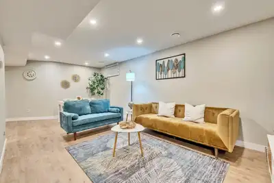 Image de Spacious 3-Bedroom Suite, Steps from West Edmonton Mall