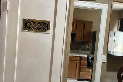 Image de L's 5 -New York City type apartment: A mix of old / antique and  modern futures