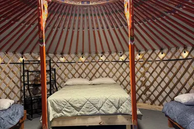 Image de Unique Mongolian yurt experience located in Cedar Springs ranch, Malahat.
