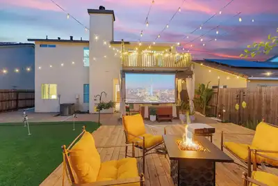 Image de Elegant Retreat •Sleep 10•Boho Dome Lounge•Hot Tub •Games •Golf •Serene Getaway