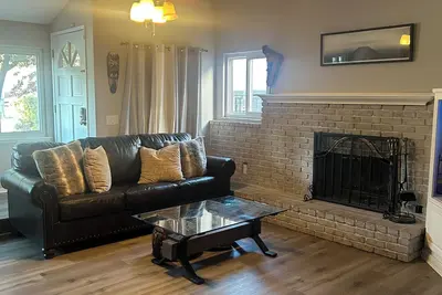 Image de Charming 2-bedroom house with WiFi, Ac Near SixFlags