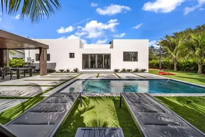 Heated Pool •Villa• 4br•Basketball•Bbq