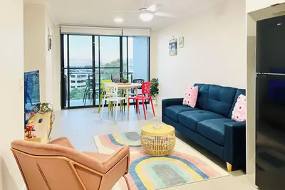 Image de Sunshine Coast Getaway — Steps to Sunshine Plaza