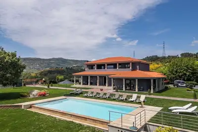 Image de 10br Douro Villa with Pool by HostWise