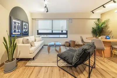 Image de geko | Elephant _2BR w/free parking near Kennedy