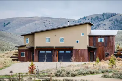 Image de Cozy Mountain Modern- 3miles to Gunnison, 35min to Crested Butte