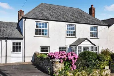 Image de 3 chambres à coucher à Bude