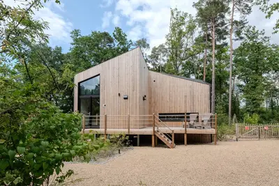 Image de Maison au design unique dans un endroit calme