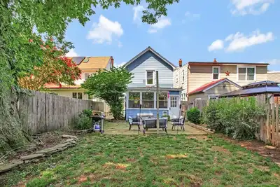 Image de Historic 3 Br Home - 15 Min Walk to N-Mc Stadium