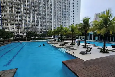 Image de 5 minutes to Jazz Mall! Studio-type condo fora small family.