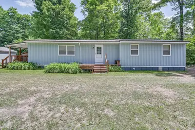 Image de Woodsy 20-Acre Retreat w/ Hot Tub in Mancelona