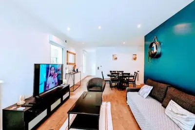 Image de Chic and spacious apart with parking and garden