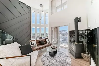 Image de Stunning Penthouse Loft on 17th Ave | Private Rooftop Hot Tub & Patio