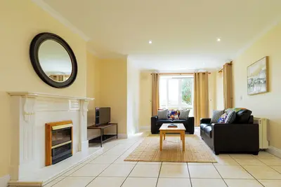 Image de Gort Na Coiribe Three Bedroom- Galway Lakeside Apartment