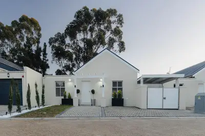 Image de Montblanc-Cottage Charming 3-bedroom house in enchanting Stellenbosch with WiFi