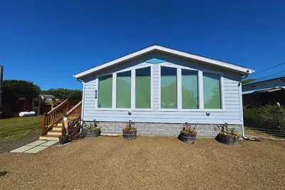 Image de Winters by the Sea - Hot tub - Fenced in yard