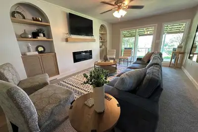 Image de Lpc 6 - Lake View Bungalow, sleeps 8, Boat parking, near boat ramp & pickleball.