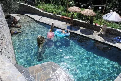 Image de Jolie maison avec piscine près d'un village