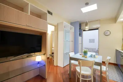 Image de GuestHost - Comfortable 64 sqm apartment, able to accommodate up to 4 people, located on the ground floor of a building. The property is located in a semi-central area of ​​Bari, well served and well connected to the main points of interest of the cit