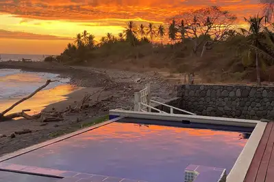 Image de Marshall Oceanfront Surf House, infinity pool, 3 bedrooms, A/C and WiFi