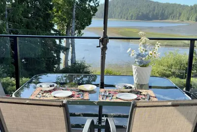 Image de Water front house on Ucluelet Inlet