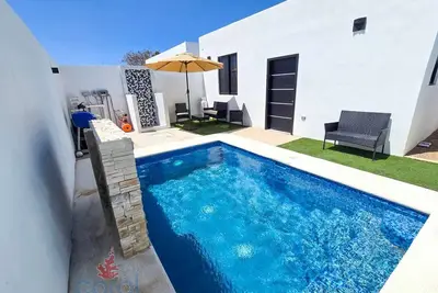 Image de Two brand new adjacent properties with private pool