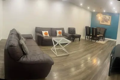 Image de Lux Vac House Short/ Long Rental Sq1 Heart Of Mississauga On-Canada\nPEARSON Apt