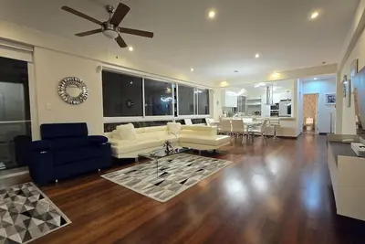 Image de Amazing Miraflores Penthouse! Private Rooftop Hot Tub and Gameroom with WiFi, Ac