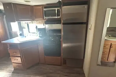 Image de Cozy 2-bedroom Rv with WiFi, Ac in peaceful Euclid