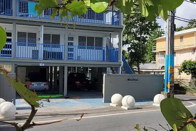 Image de Ocean Dreams beach front apartment #3 with jacuzzi and spectacular views