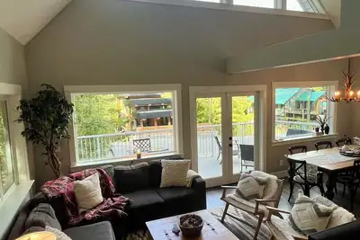 Image de The Fog + Fir Retreat - Family Friendly Cabin With Mountain Views