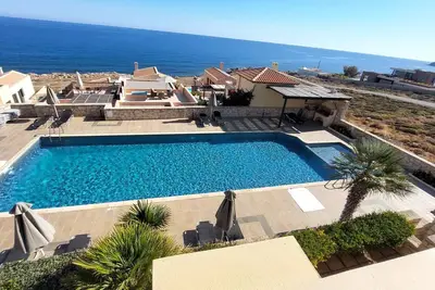 Image de Seaview Tranquility Steps to Ocean's Edge, Sunsets