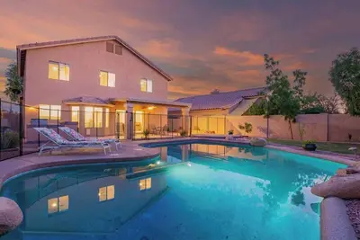 Image de Bright 3br w/ Backyard Pool & Workspace
