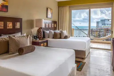 Image de Two Bedroom Oceanfront Suite - Villa del Palmar Cancun