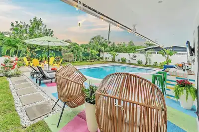 Image de Charming 3-bedroom villa with salt water Heated pool/3mile to beach.