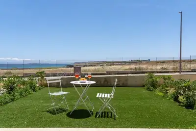 Image de GuestHost - Bright Apartment with Seaview and Pool